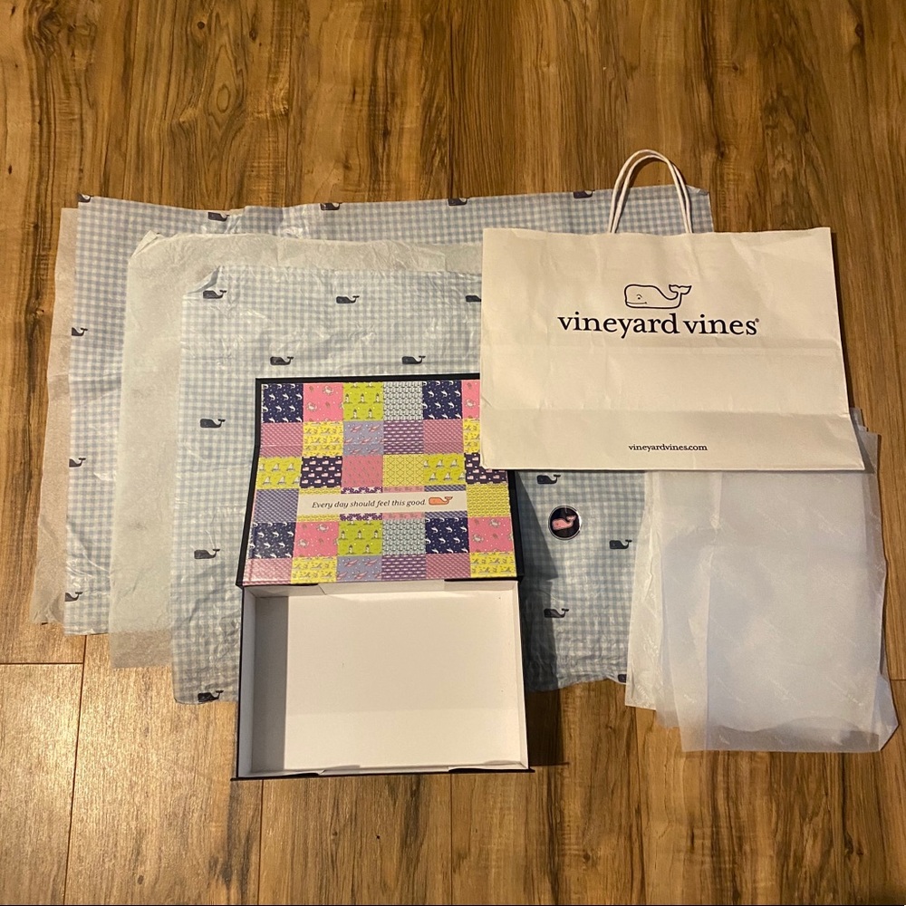Vineyard Vines gift box, gift bag & tissue paper